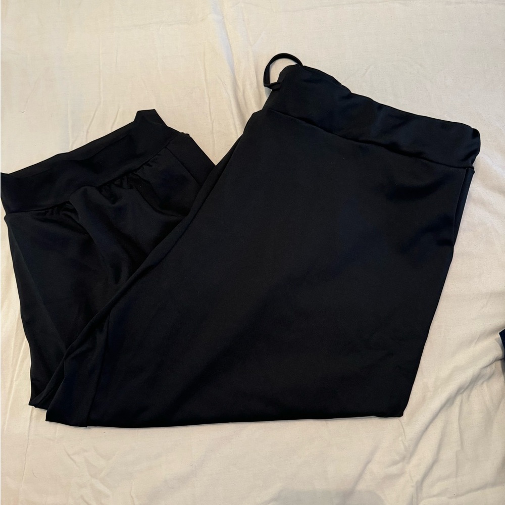 SHEIN Black Cropped Capris